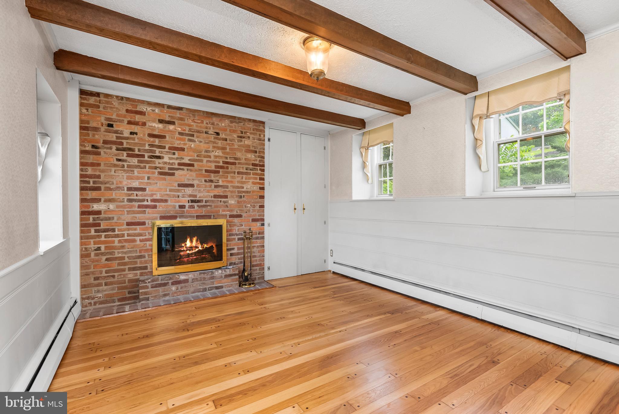 607 E WHEEL ROAD