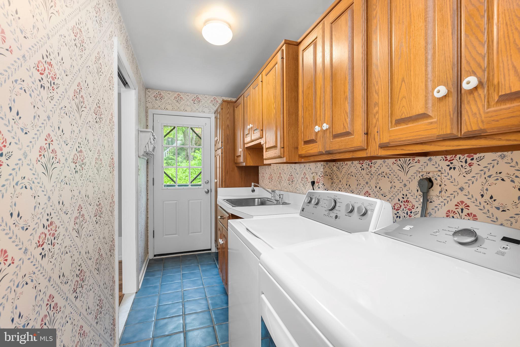 607 E WHEEL ROAD