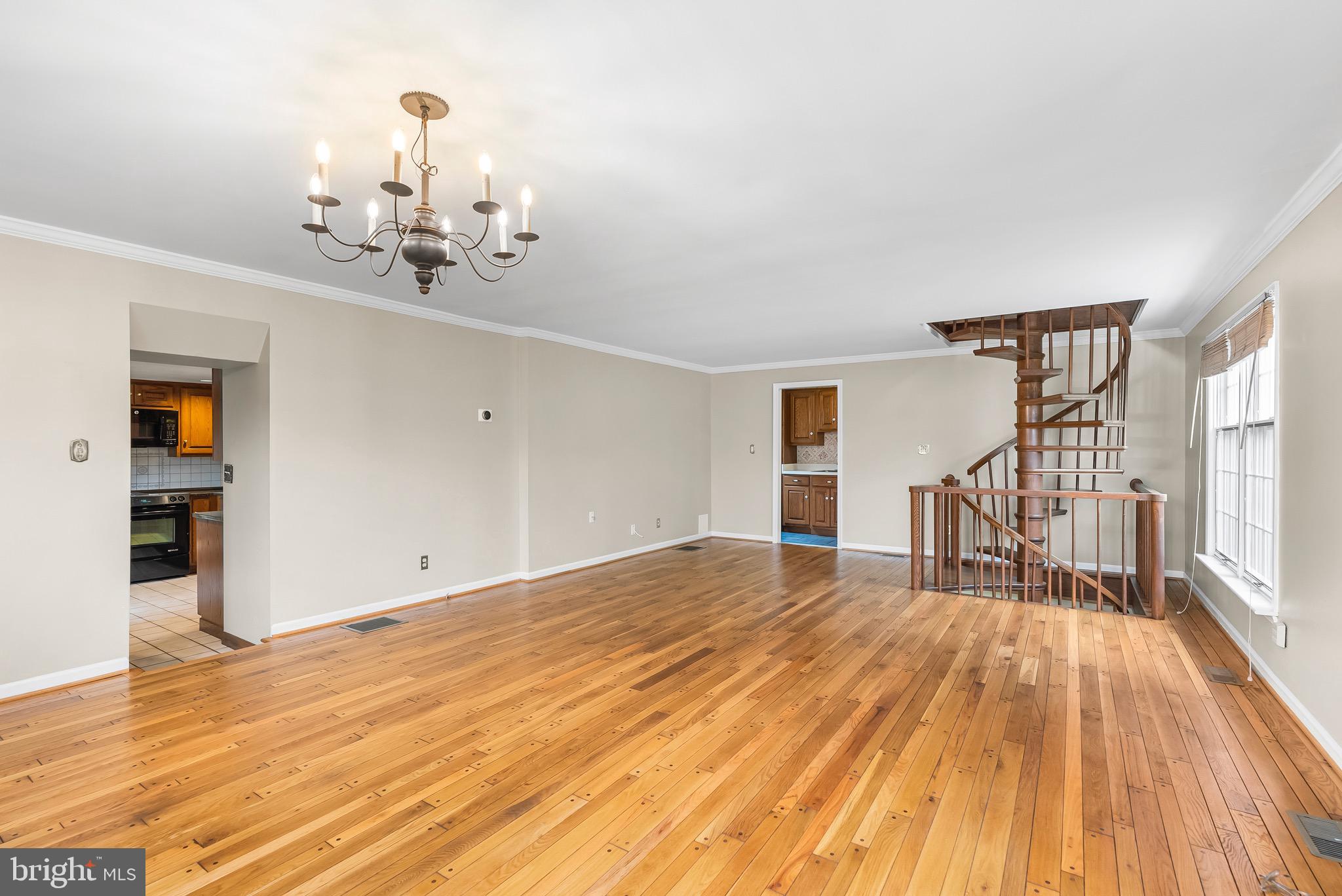 607 E WHEEL ROAD