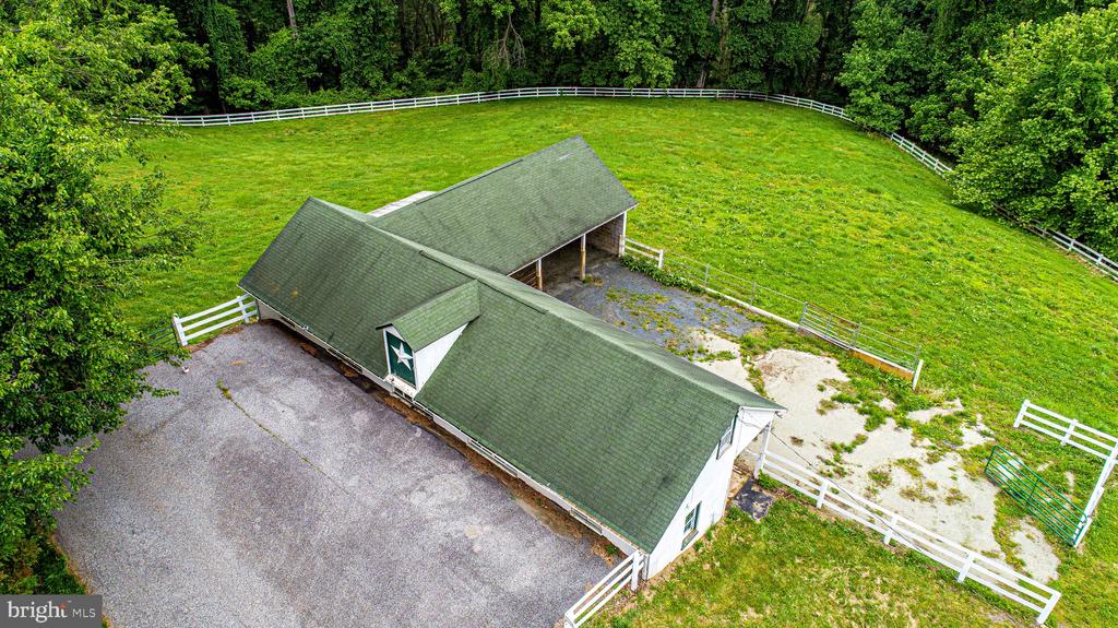 607 E WHEEL ROAD