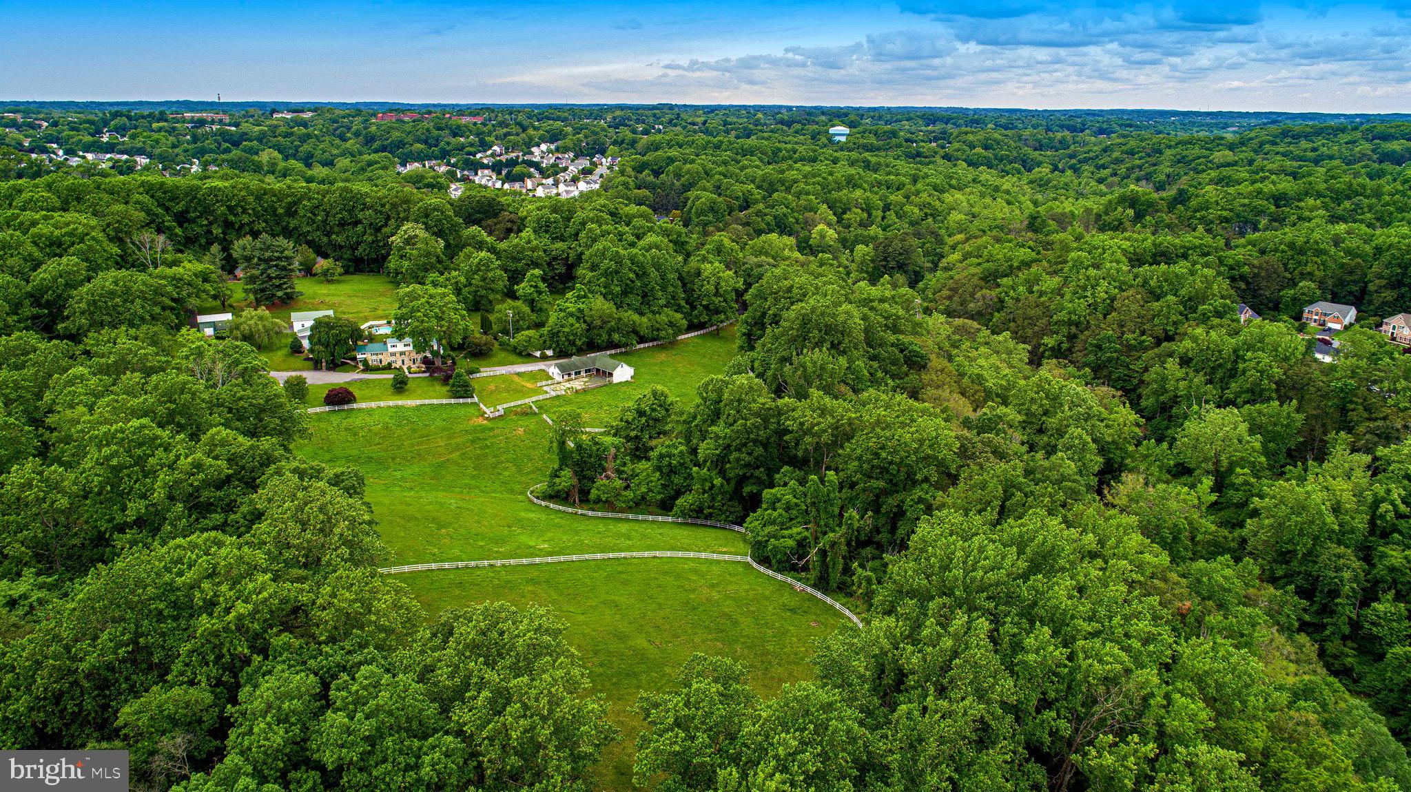 607 E WHEEL ROAD