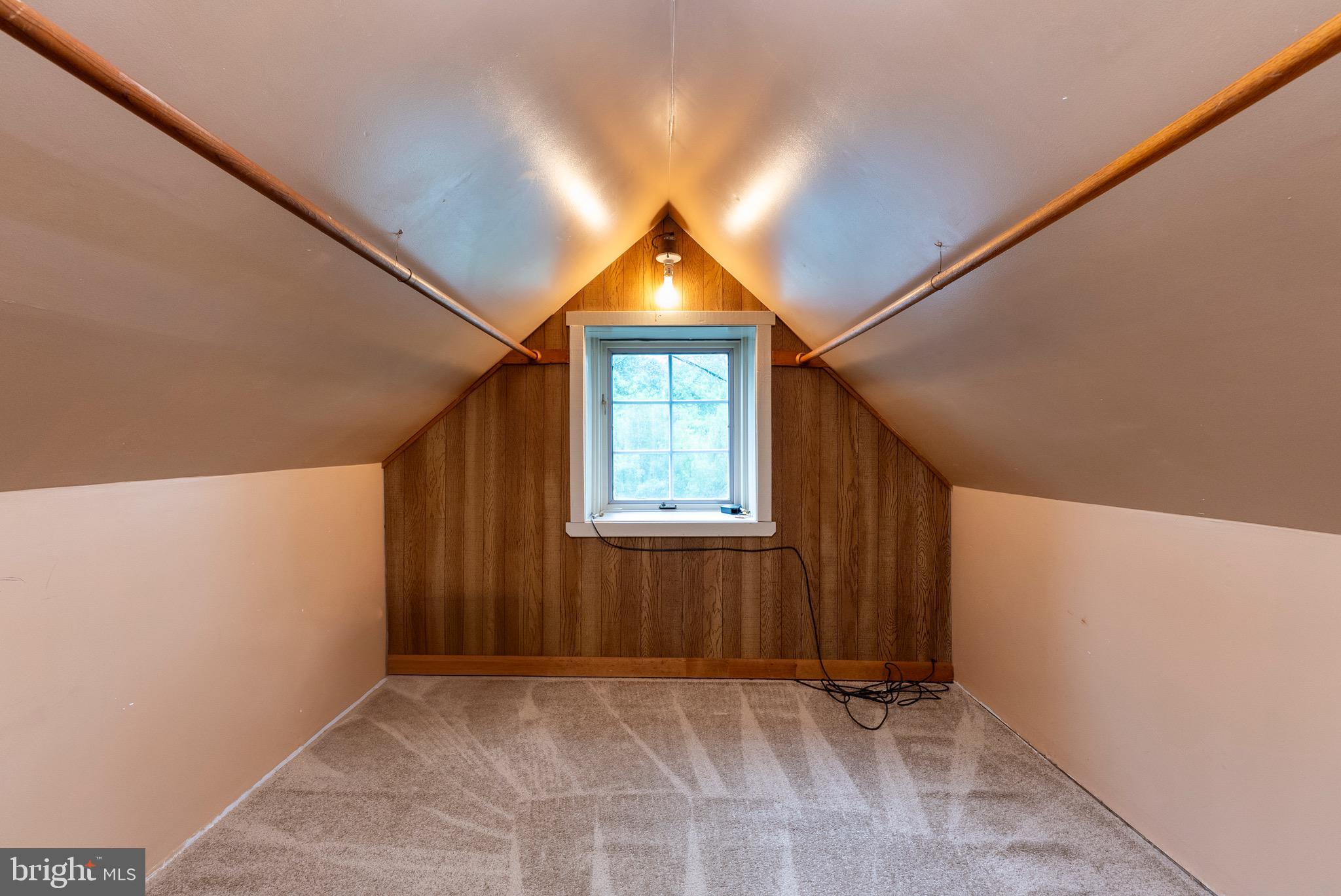 607 E WHEEL ROAD