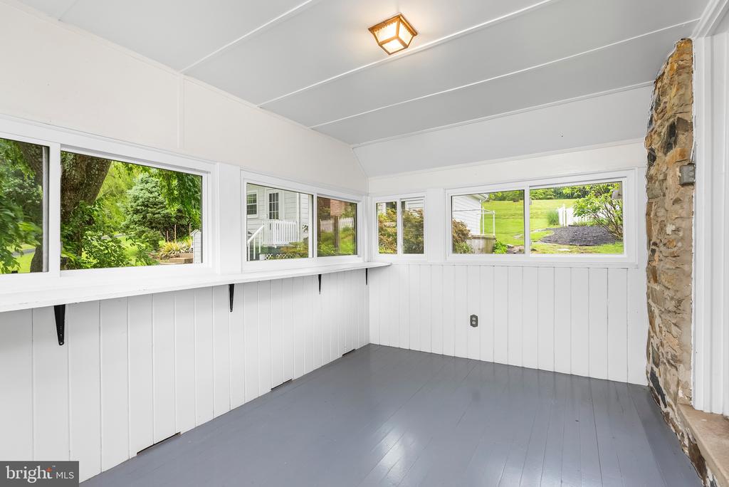 607 E WHEEL ROAD