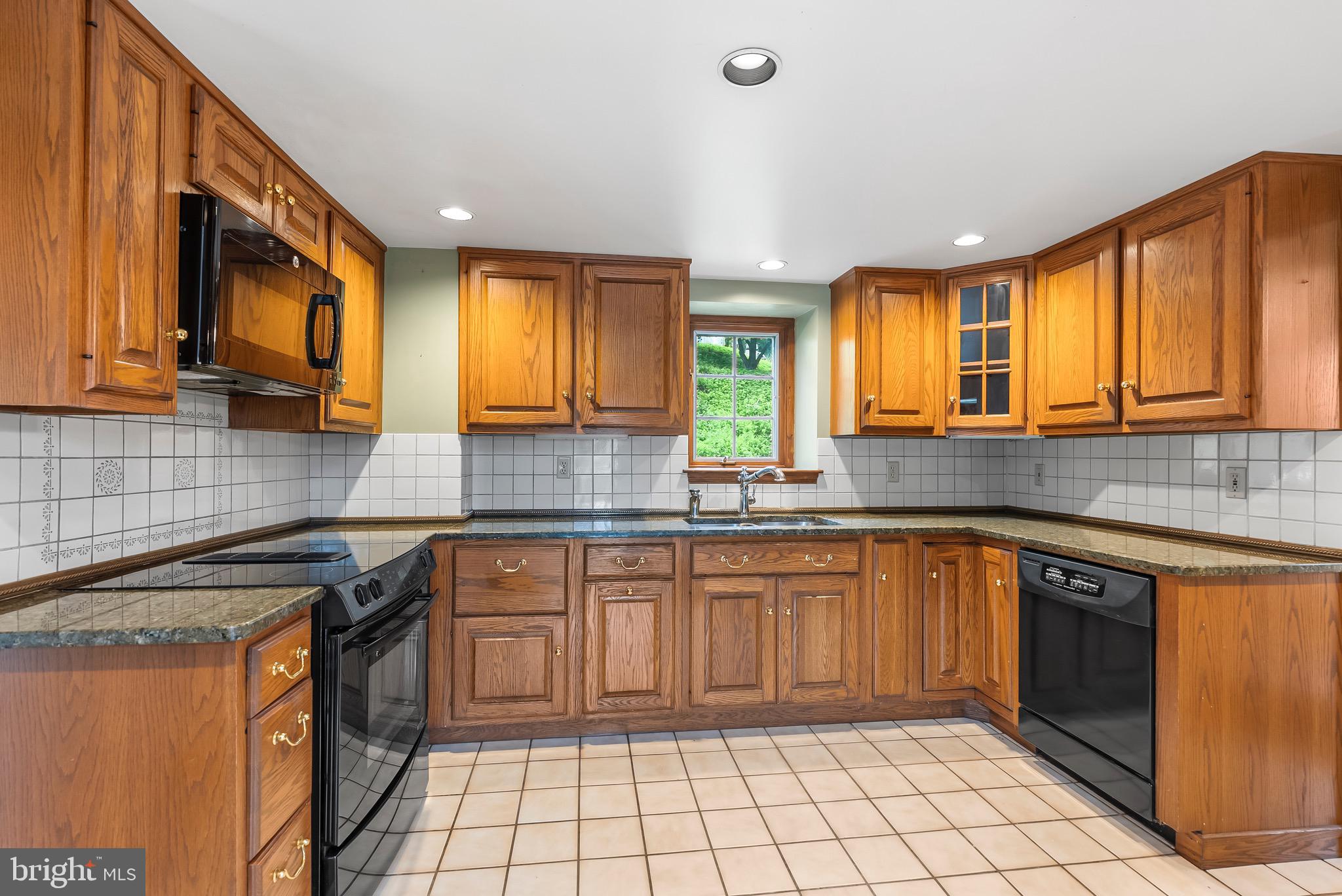 607 E WHEEL ROAD