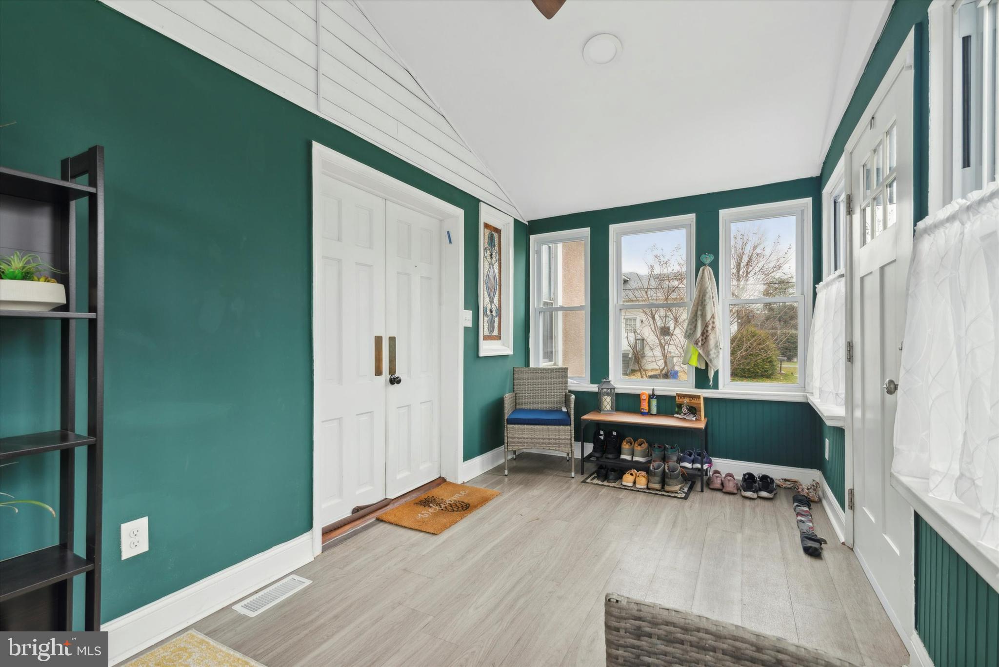 122 Riverside Ave