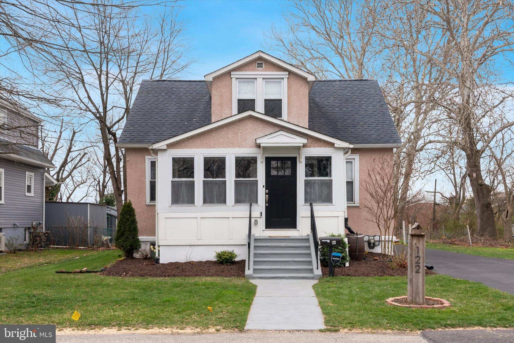 122 Riverside Ave