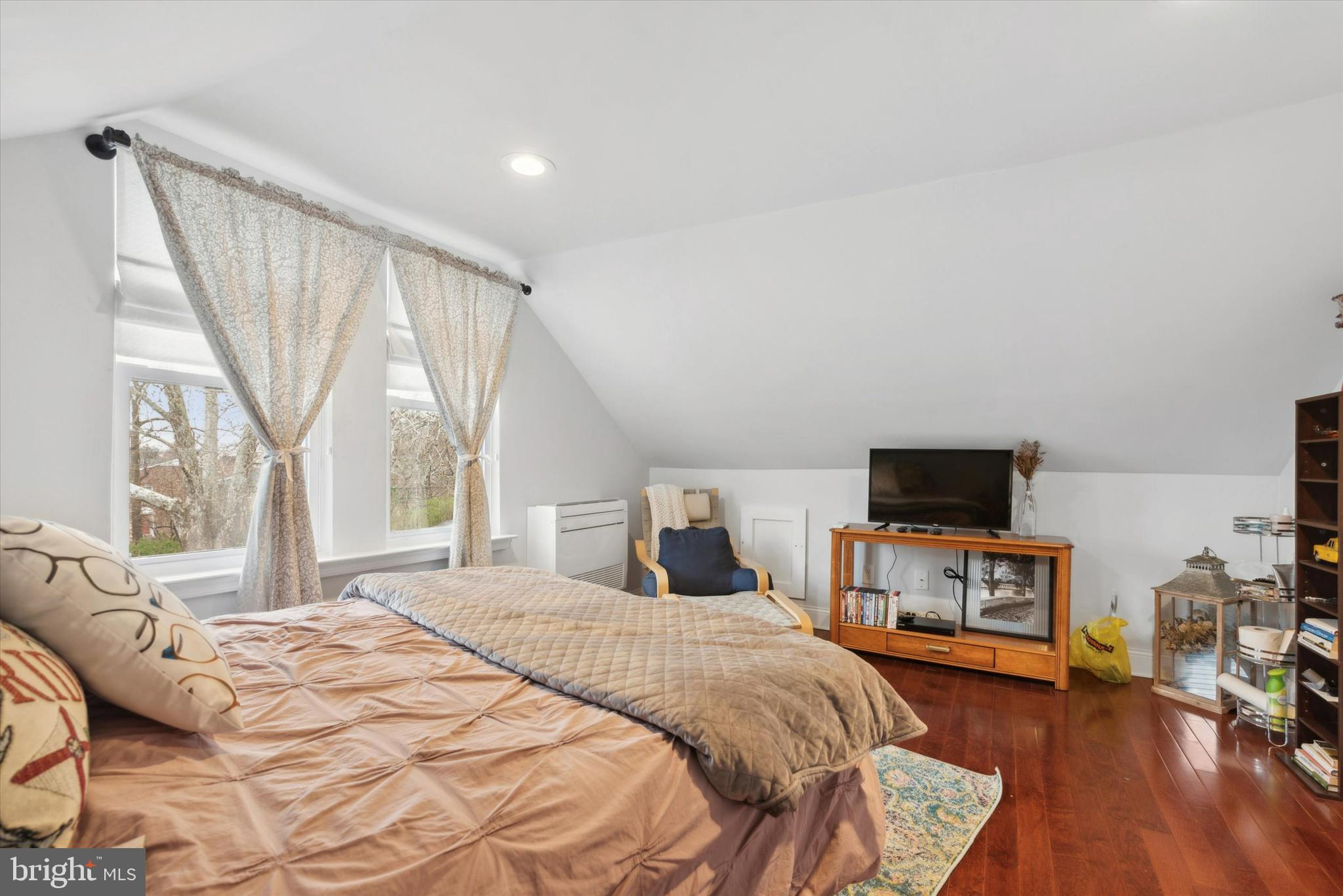 122 Riverside Ave