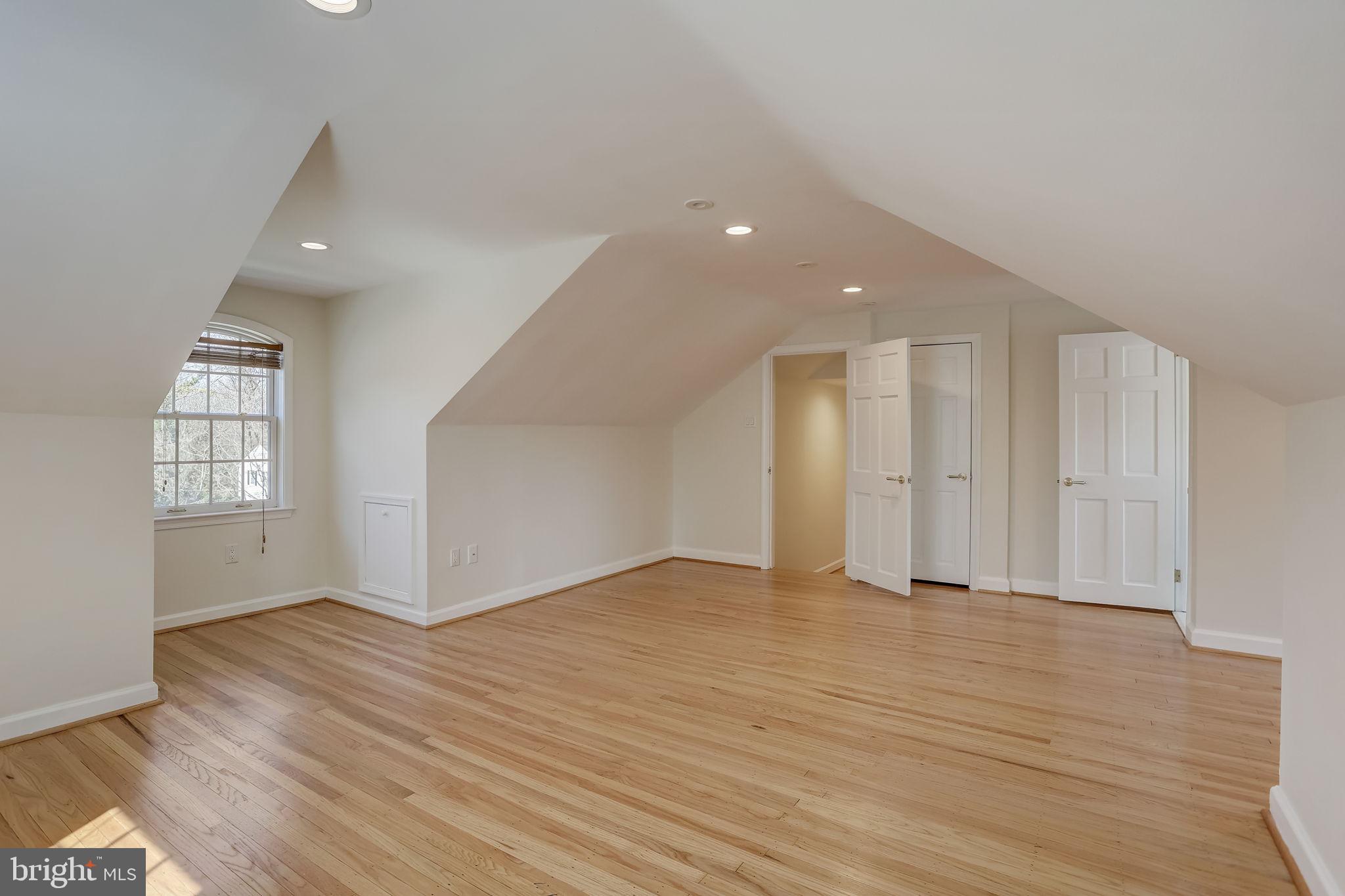 628 Paddock Rd
