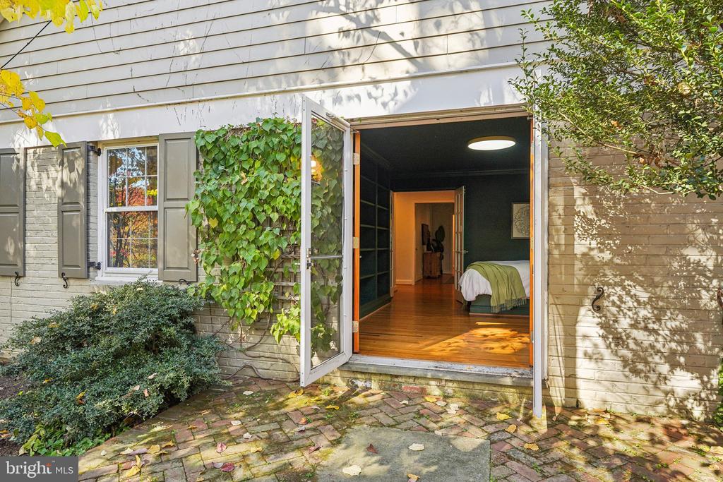 709 Eagle Rd