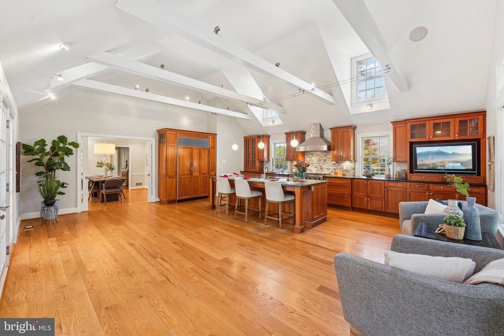 709 Eagle Rd
