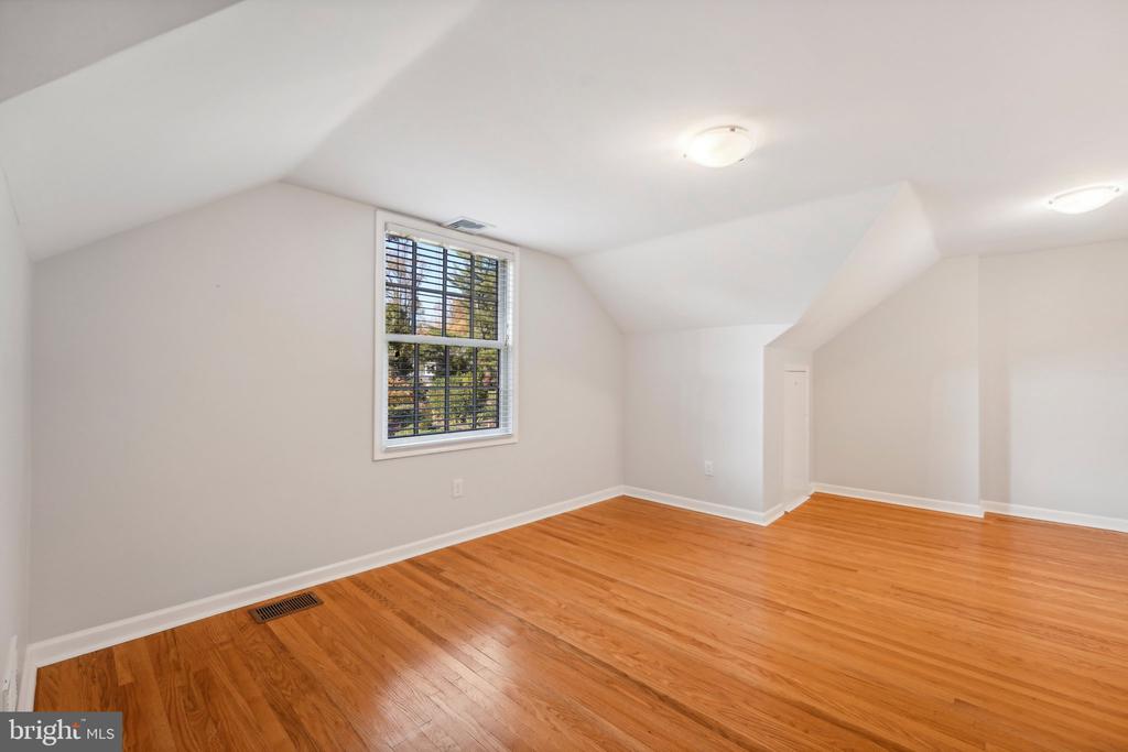 709 Eagle Rd