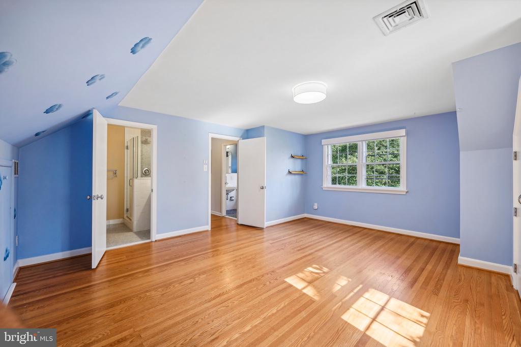709 Eagle Rd