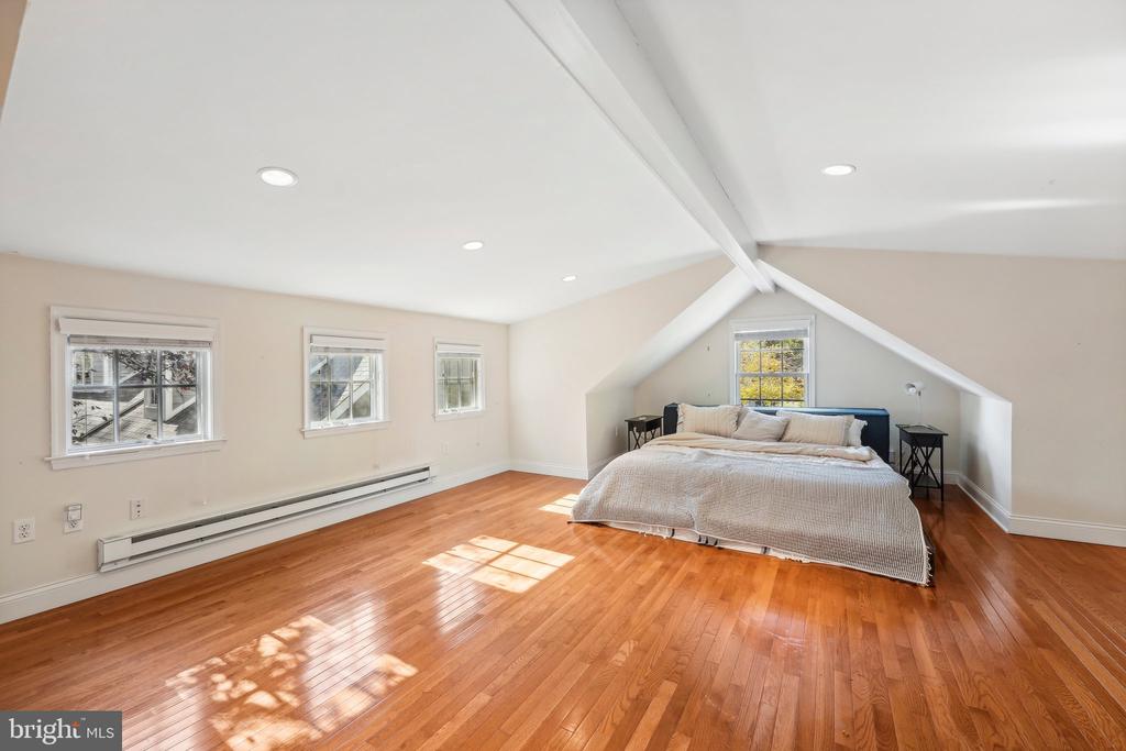 709 Eagle Rd