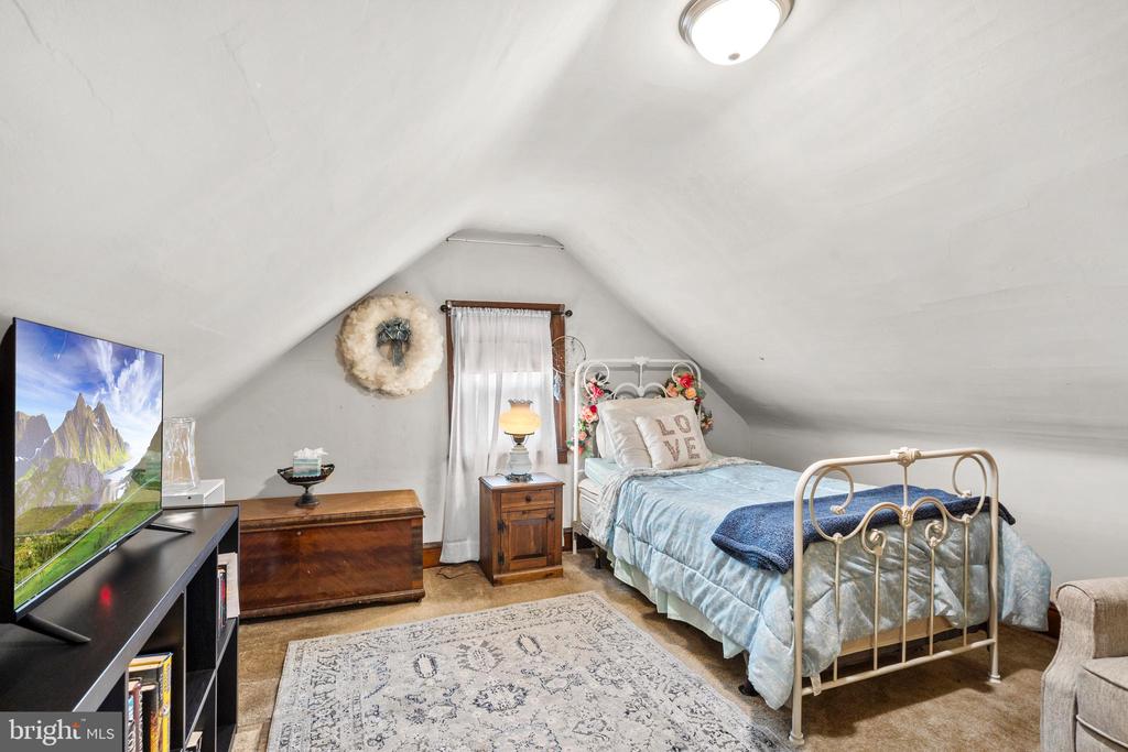 86 GREENFIELD AVENUE
