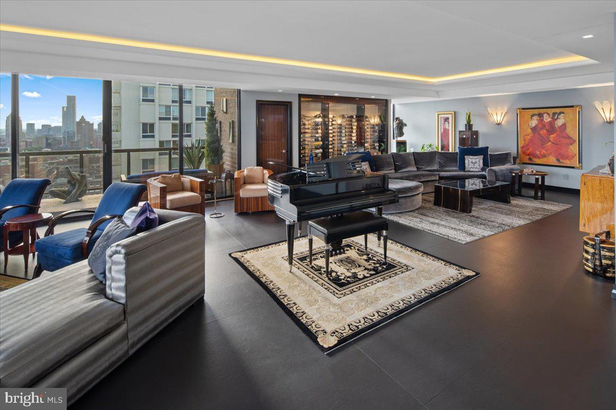 241 S 6th St #Ph2505/2406