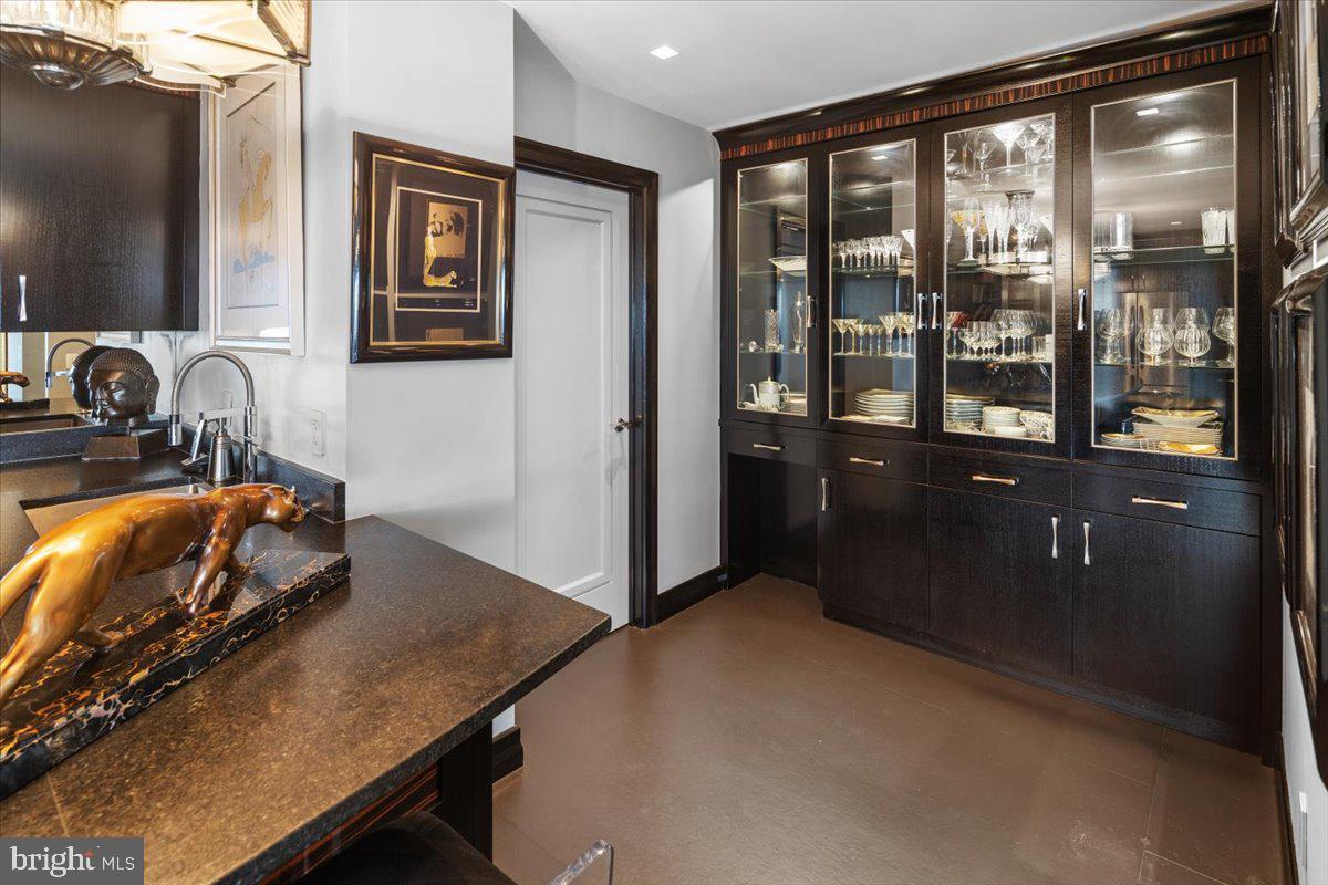 241 S 6th St #Ph2505/2406