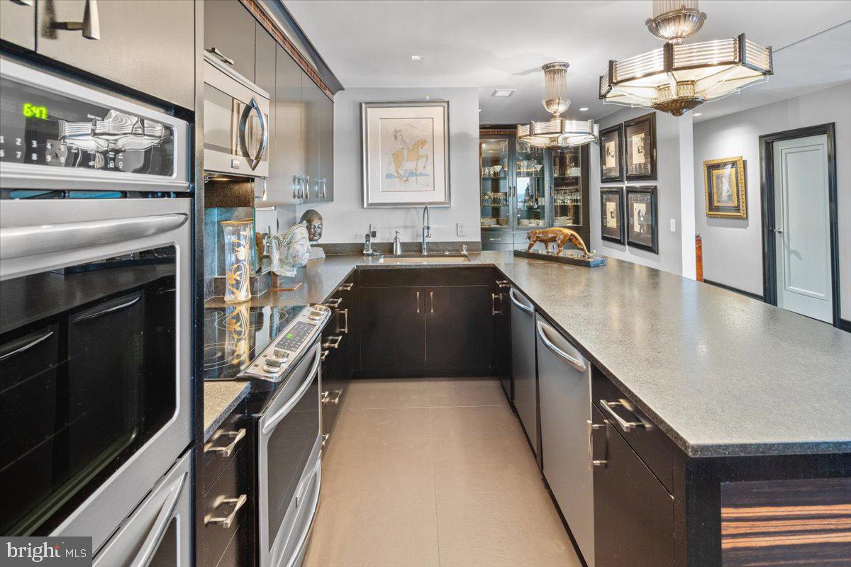 241 S 6th St #Ph2505/2406