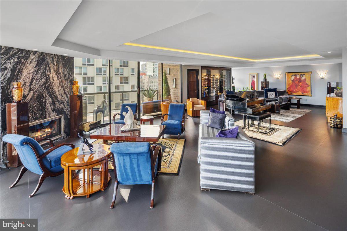 241 S 6th St #Ph2505/2406