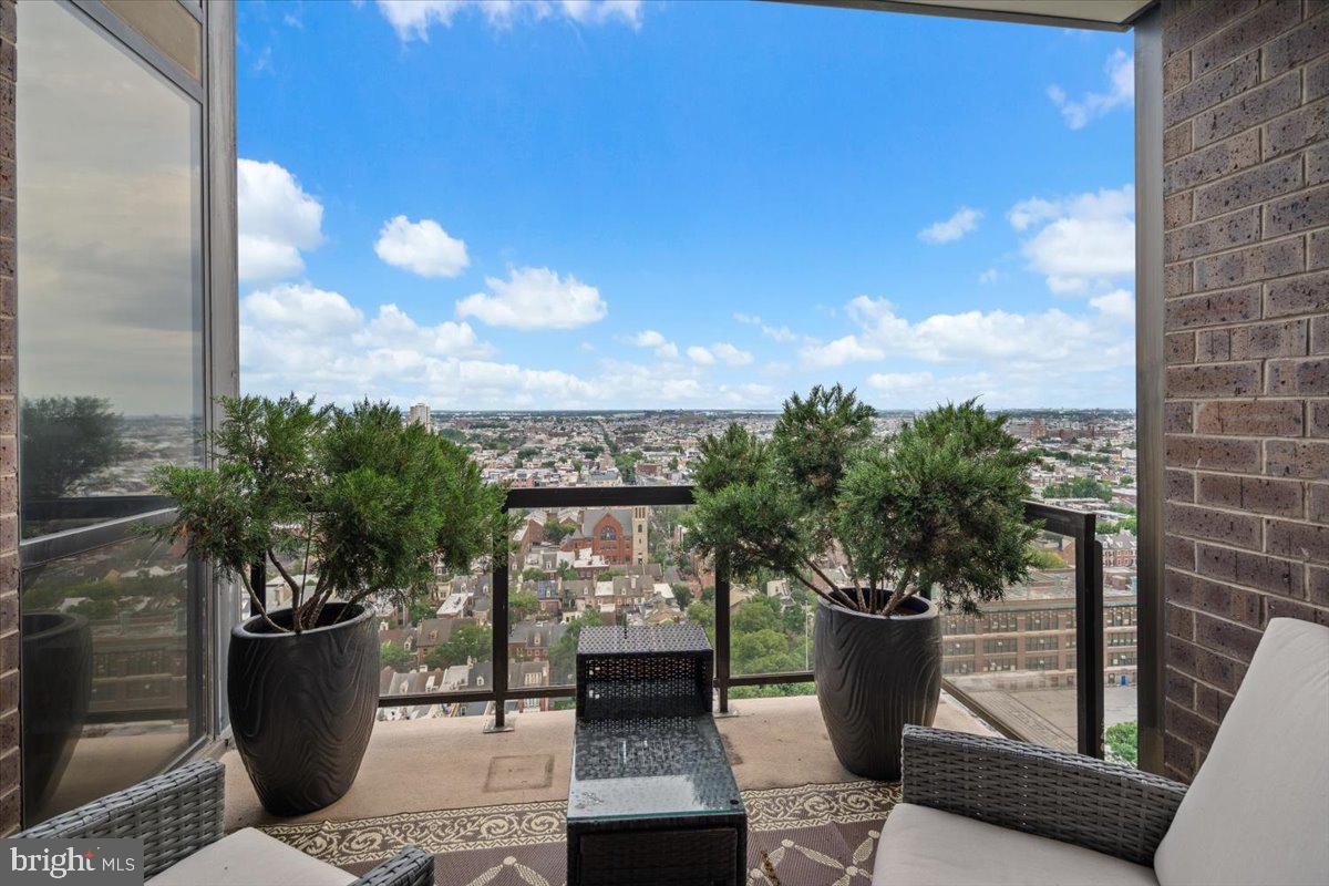 241 S 6th St #Ph2505/2406