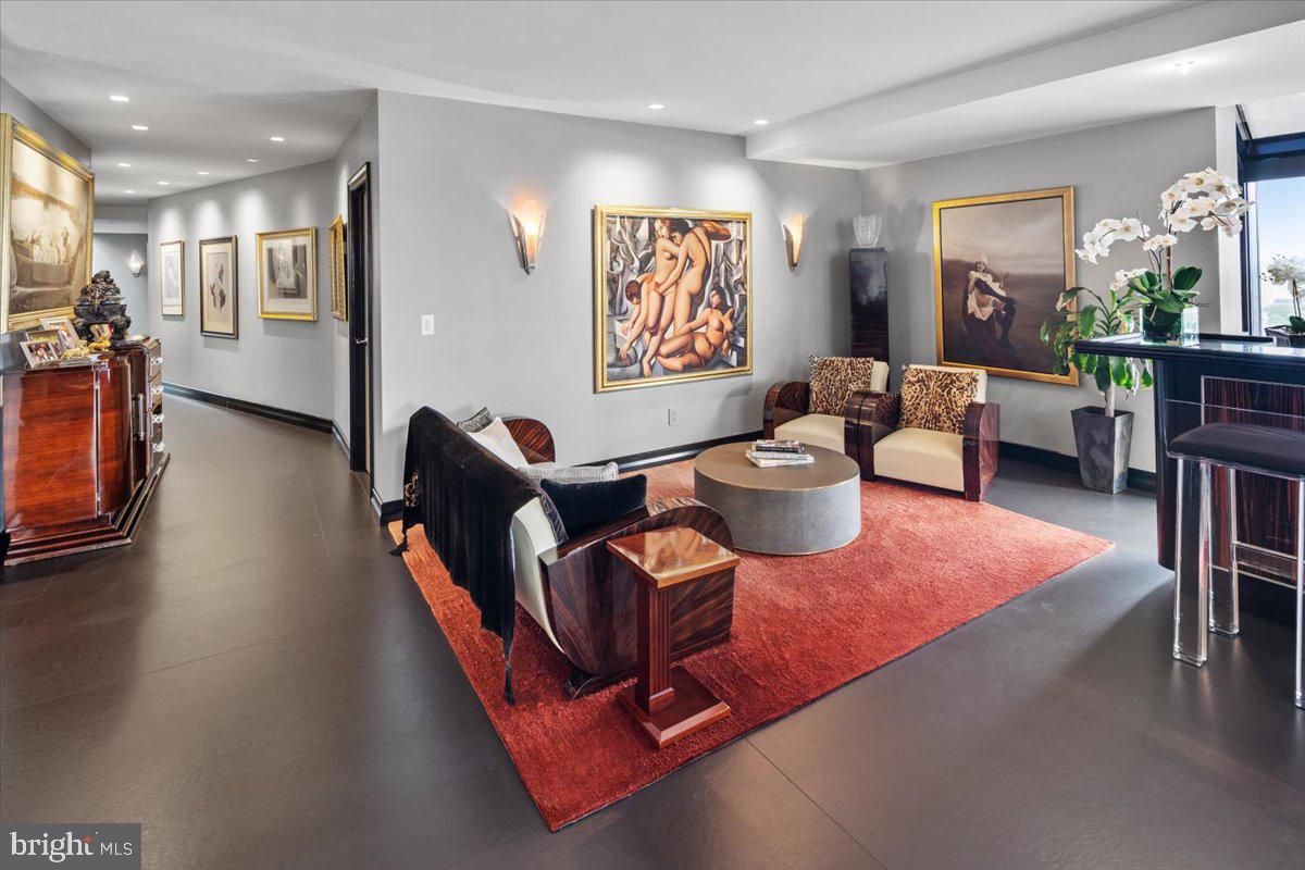 241 S 6th St #Ph2505/2406