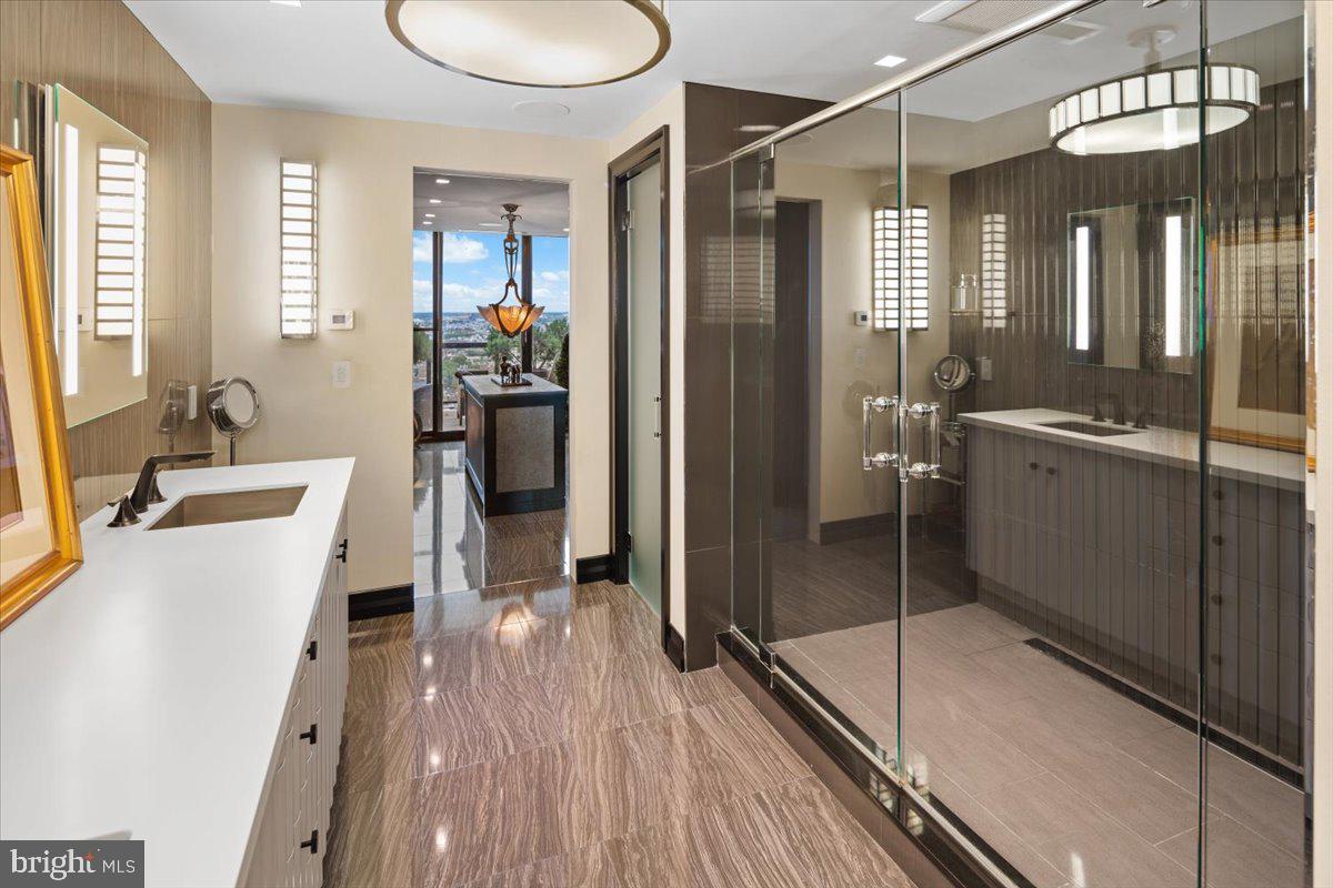 241 S 6th St #Ph2505/2406