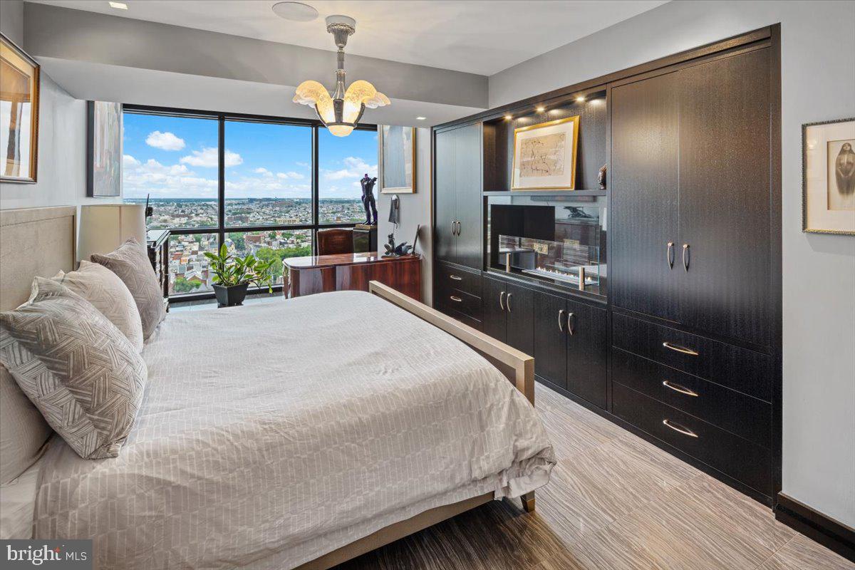 241 S 6th St #Ph2505/2406