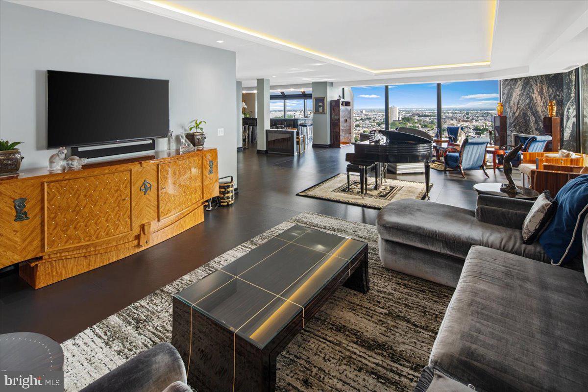 241 S 6th St #Ph2505/2406