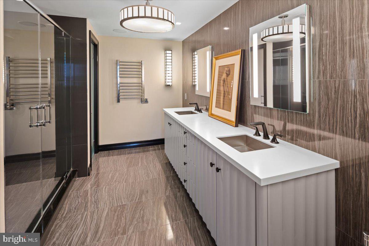 241 S 6th St #Ph2505/2406