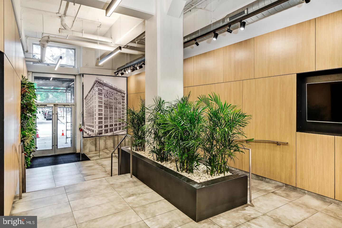 2200-28 Arch St #605