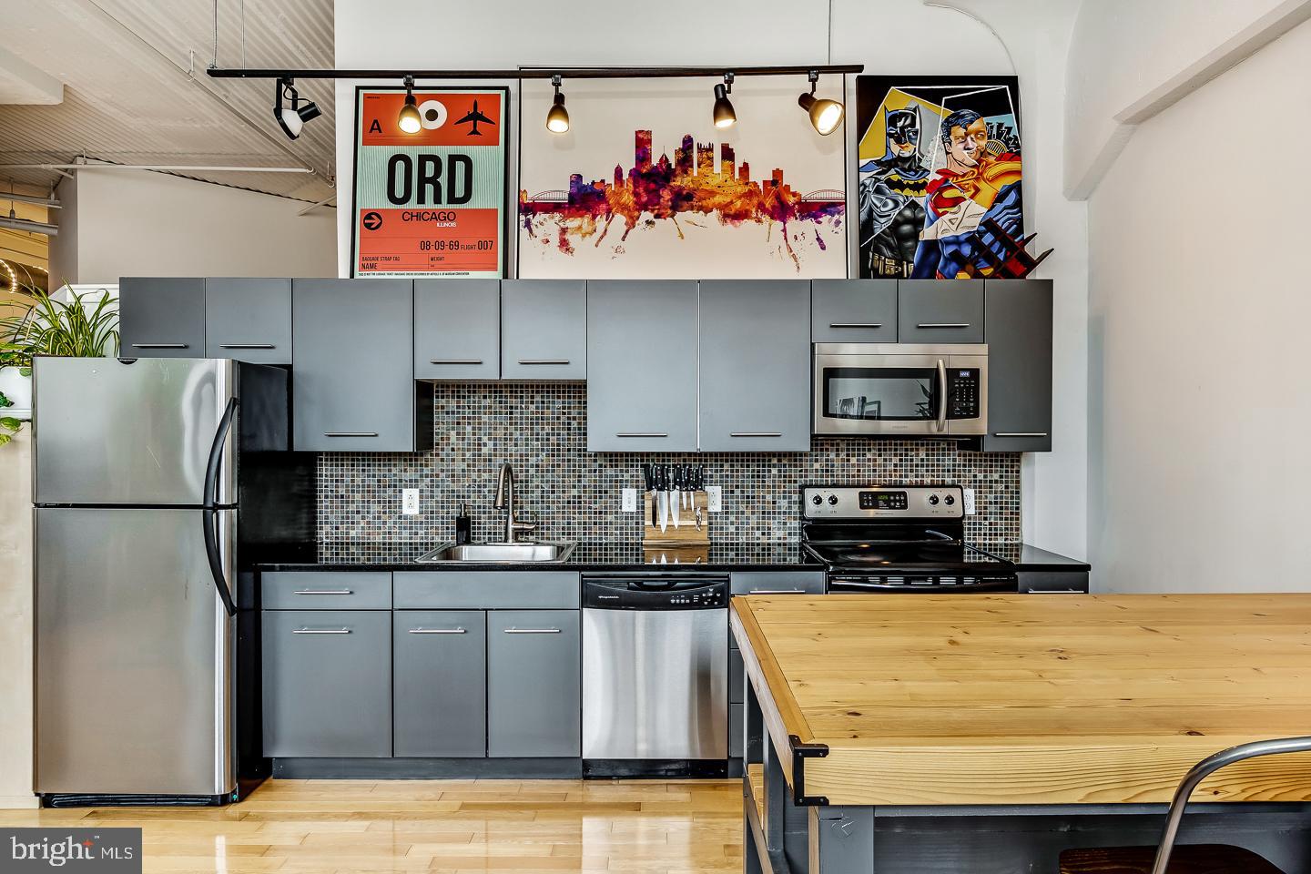 2200-28 Arch St #605