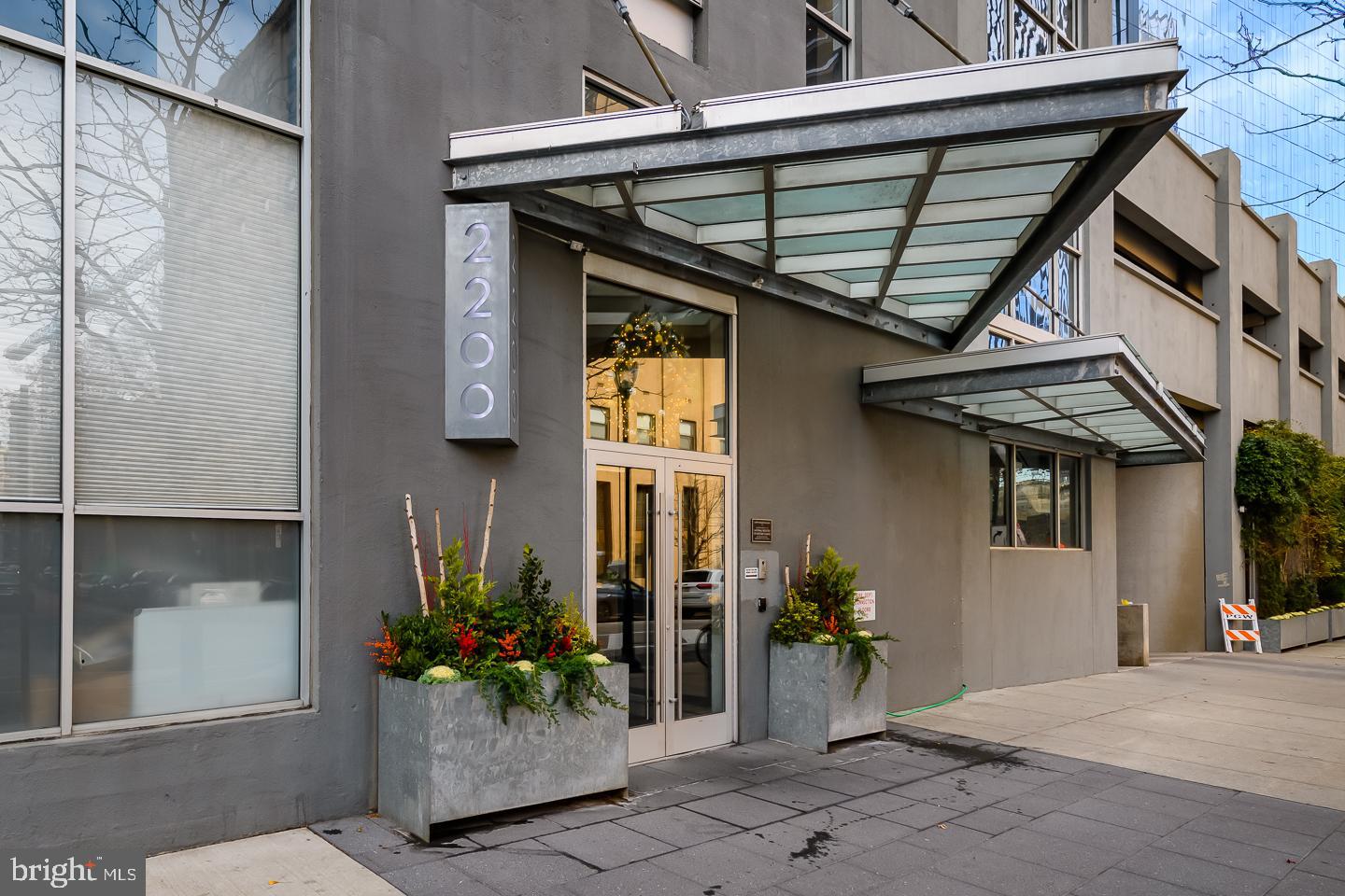 2200-28 Arch St #605