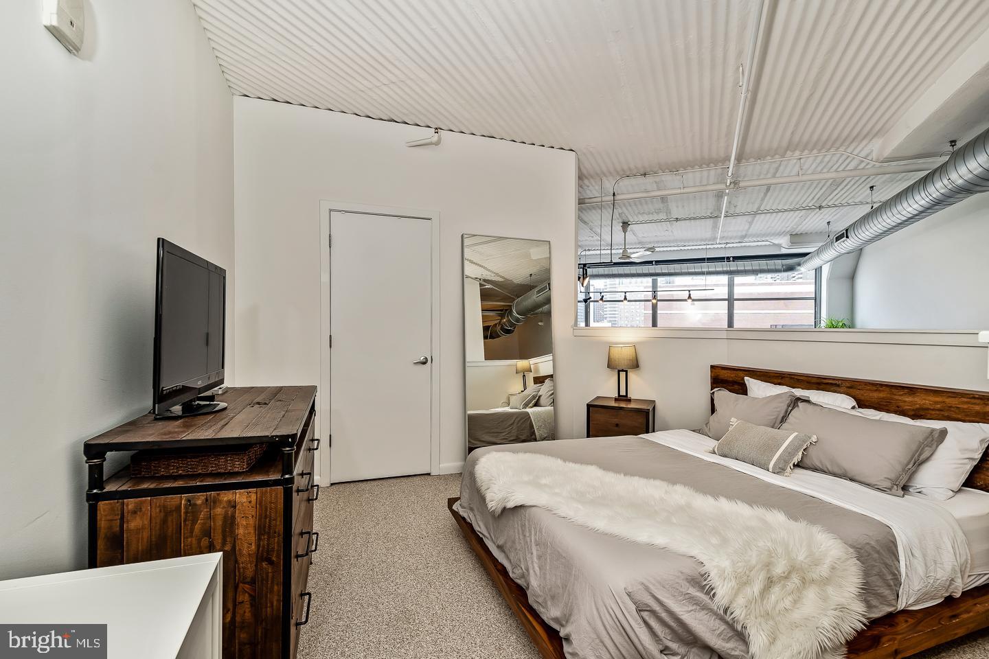 2200-28 Arch St #605