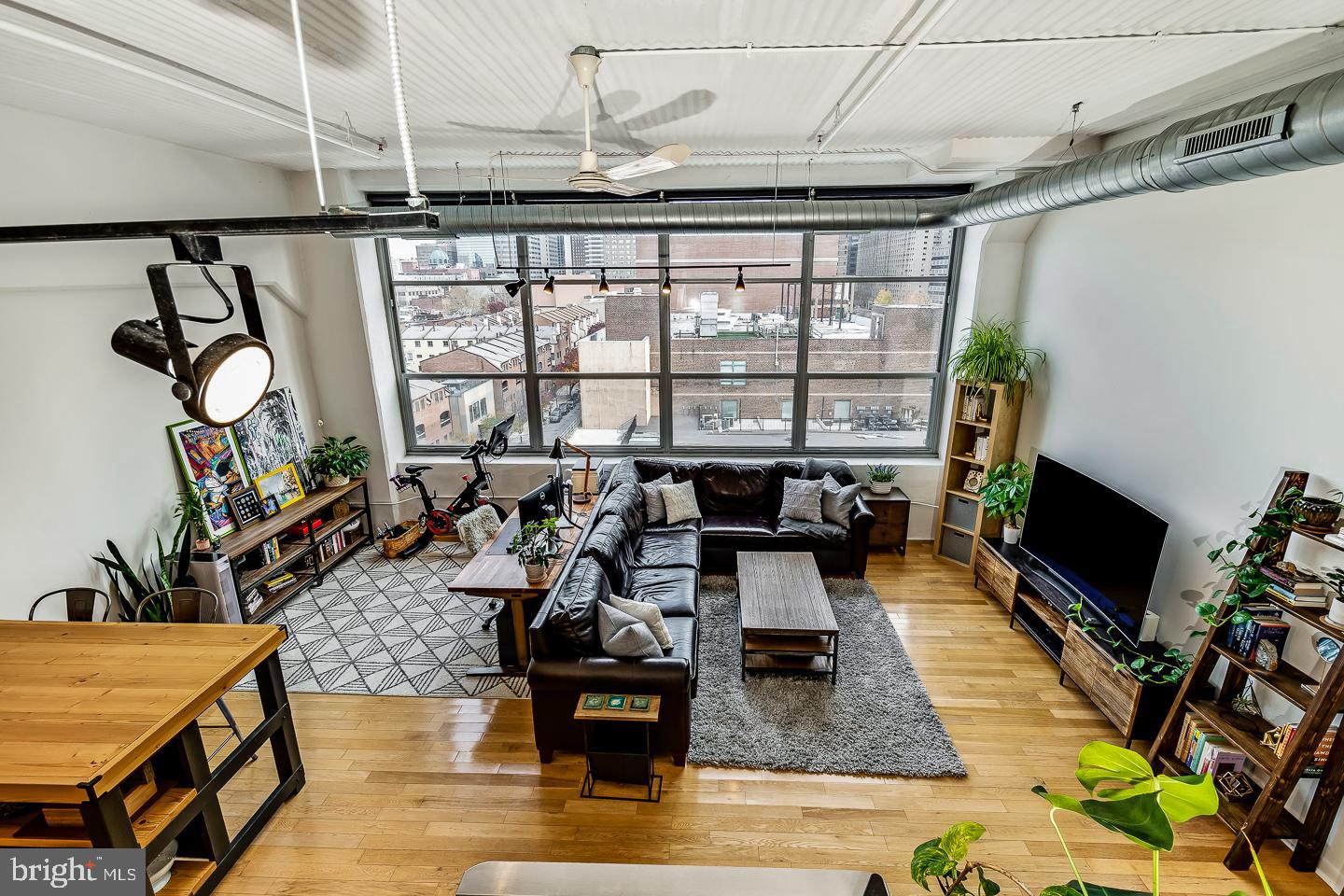 2200-28 Arch St #605