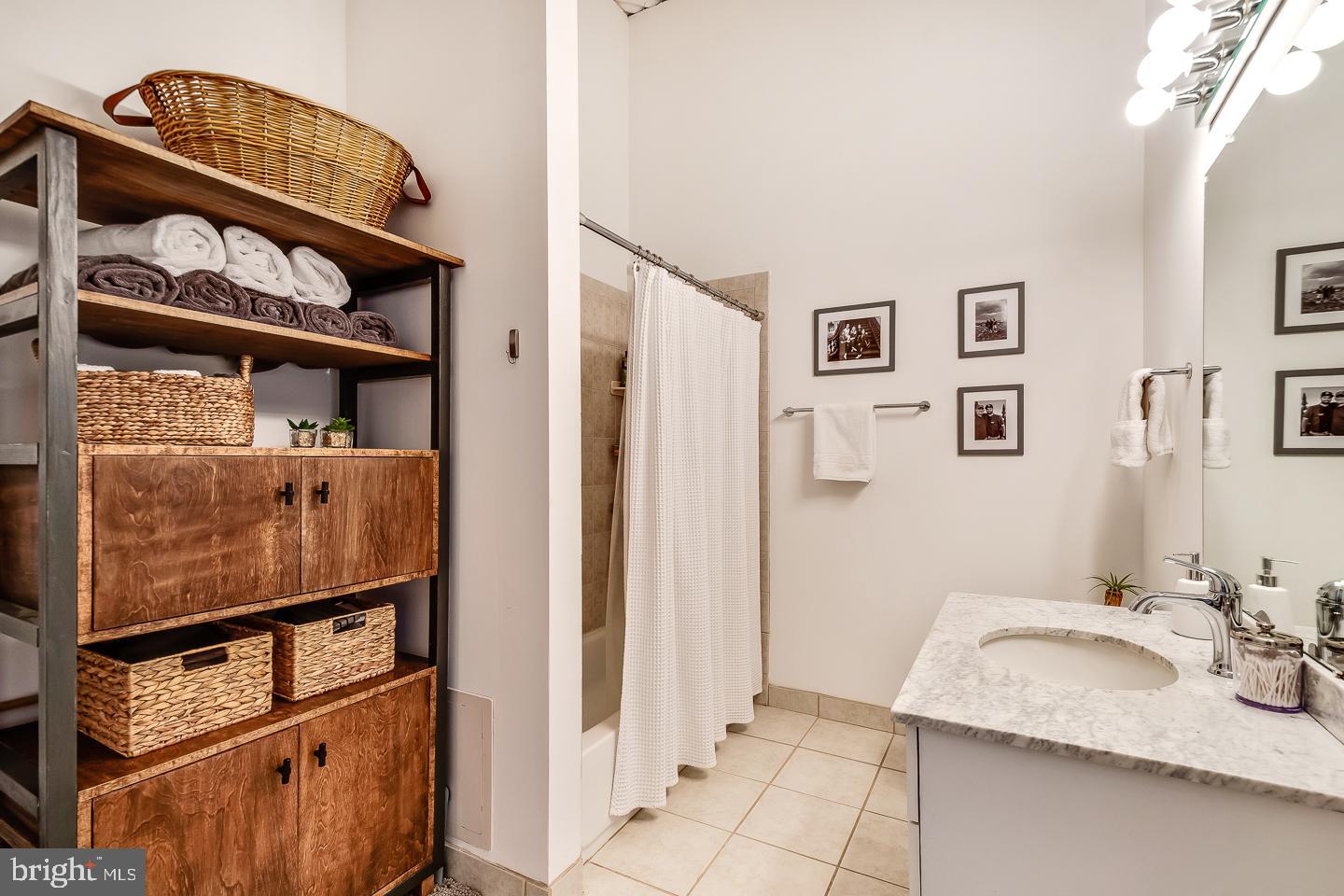 2200-28 Arch St #605