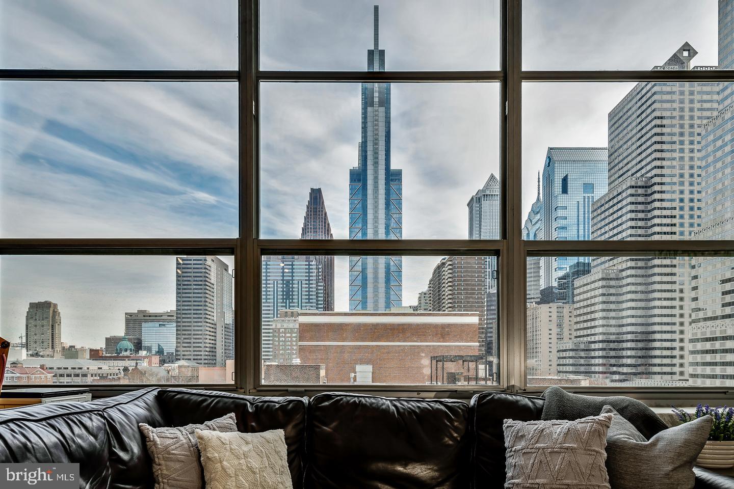 2200-28 Arch St #605