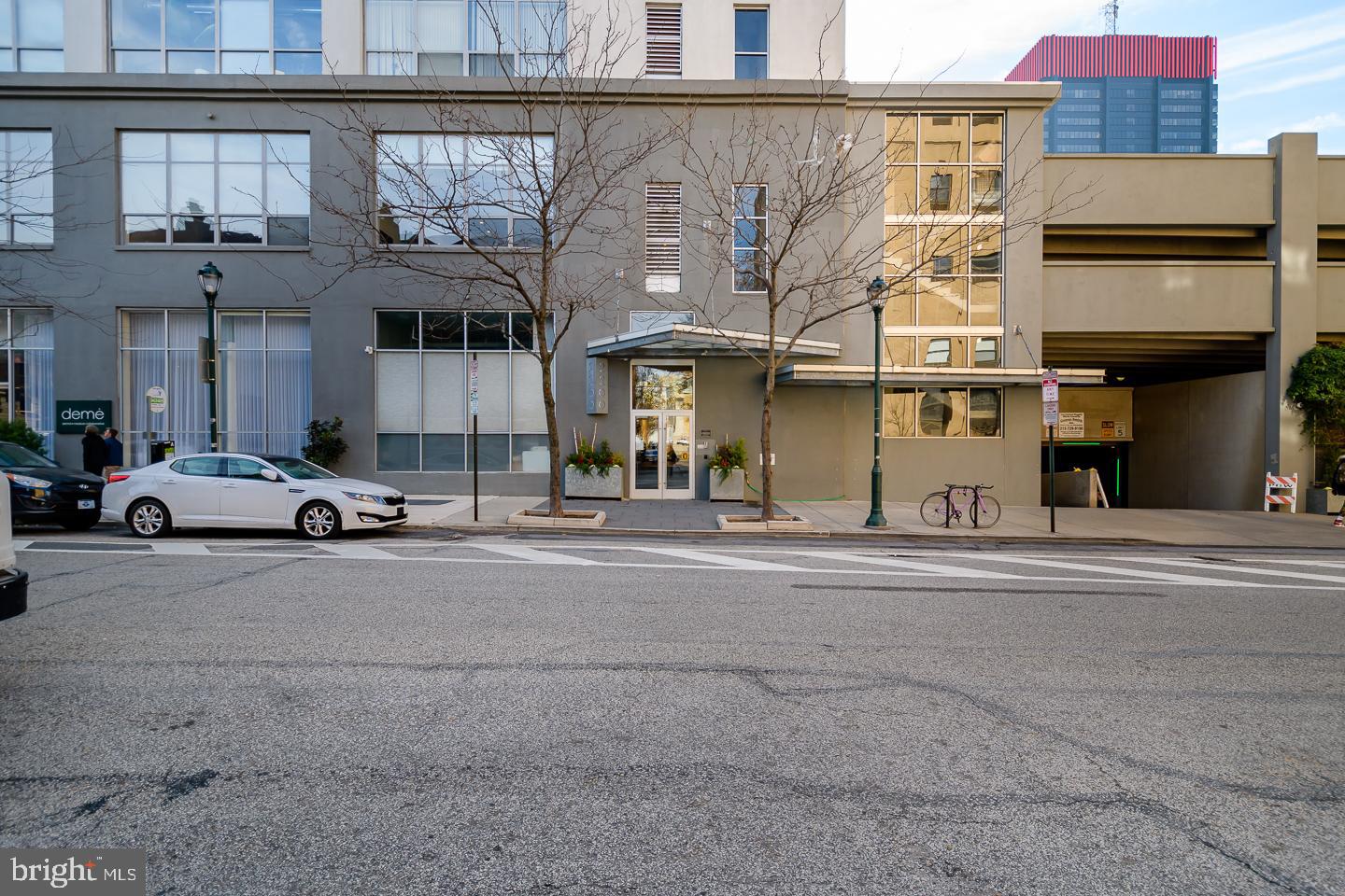 2200-28 Arch St #605