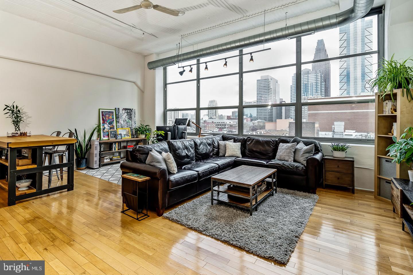 2200-28 Arch St #605