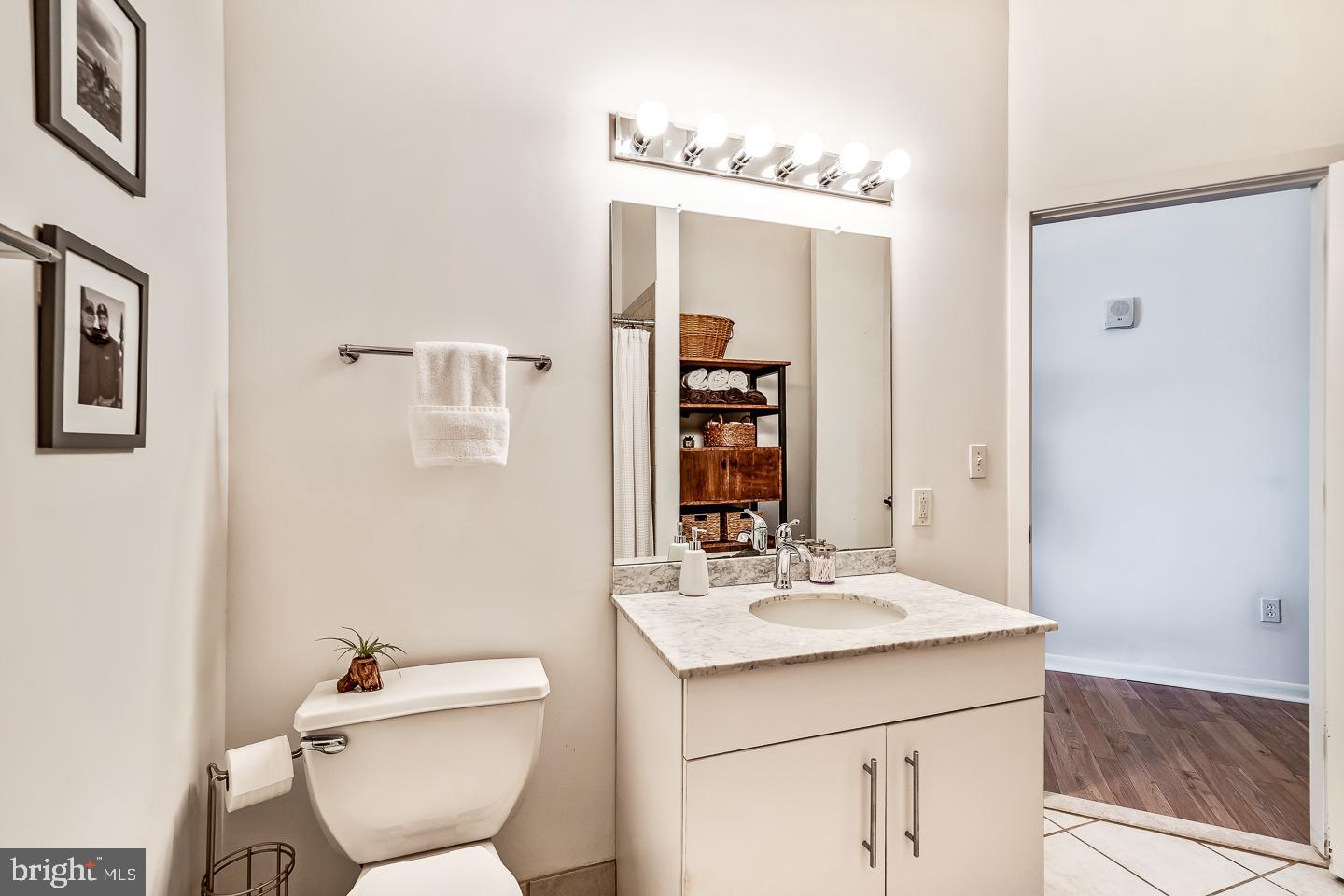 2200-28 Arch St #605