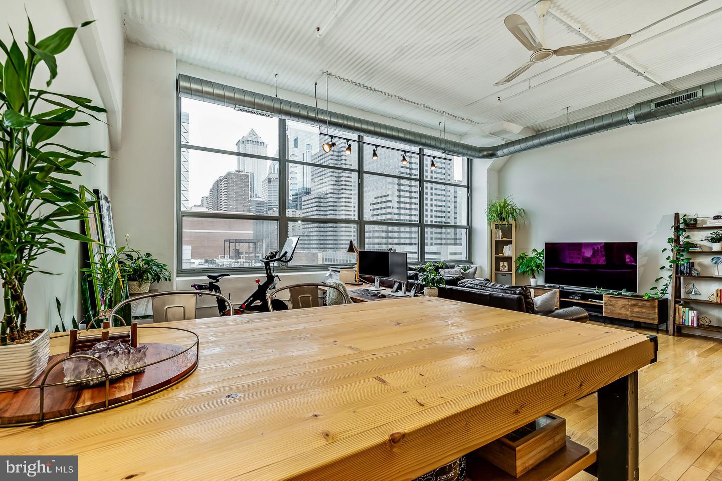 2200-28 Arch St #605