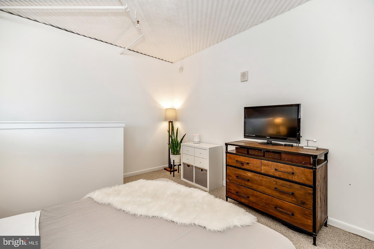 2200-28 Arch St #605