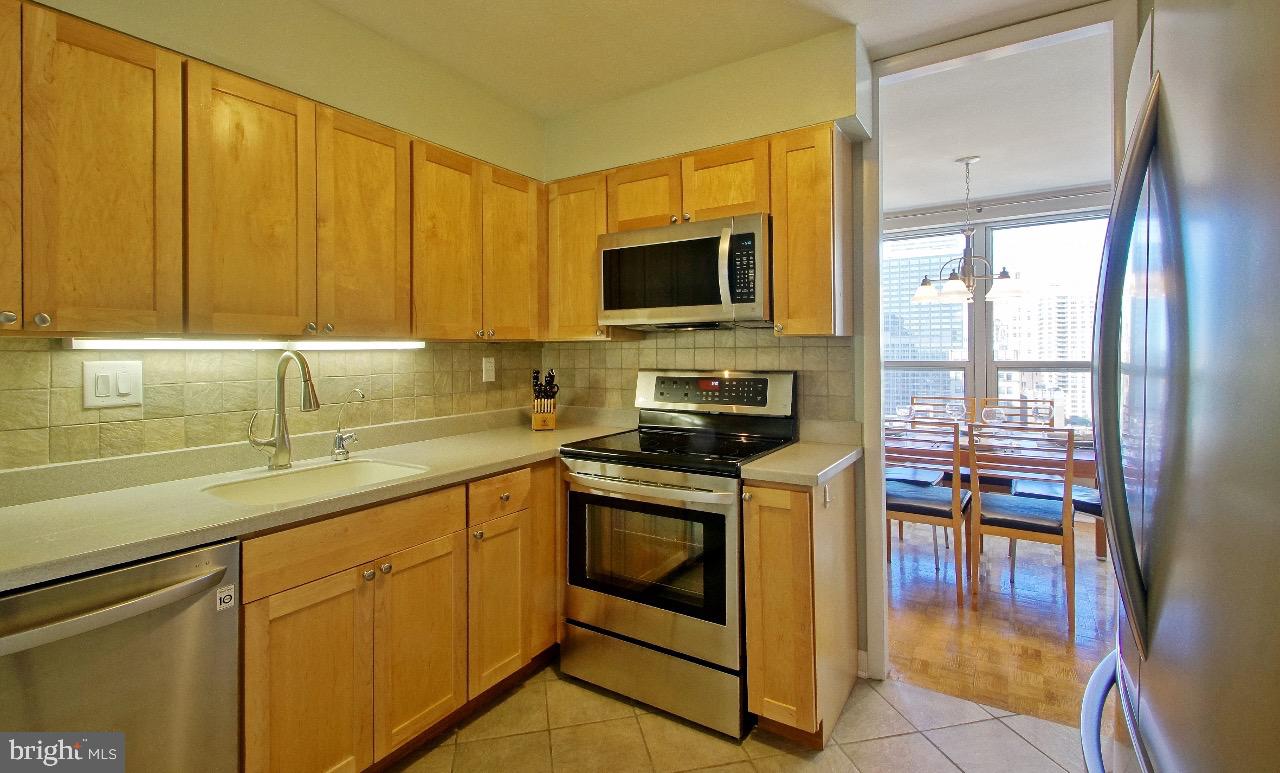 224-30 W Rittenhouse Sq #2016