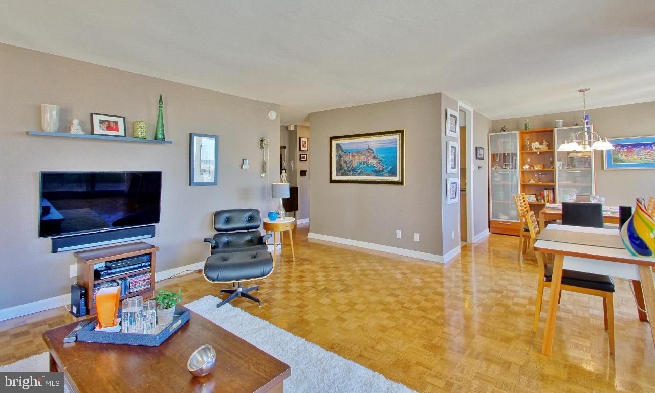 224-30 W Rittenhouse Sq #2016