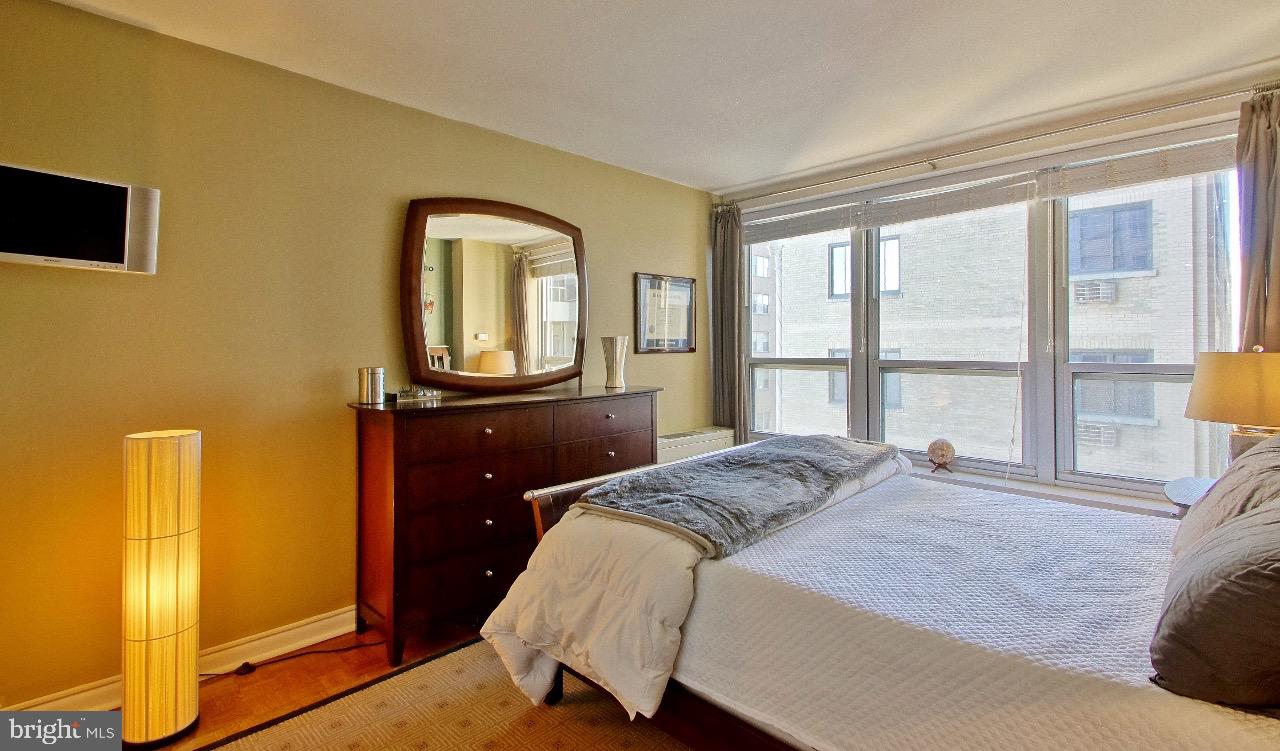 224-30 W Rittenhouse Sq #2016