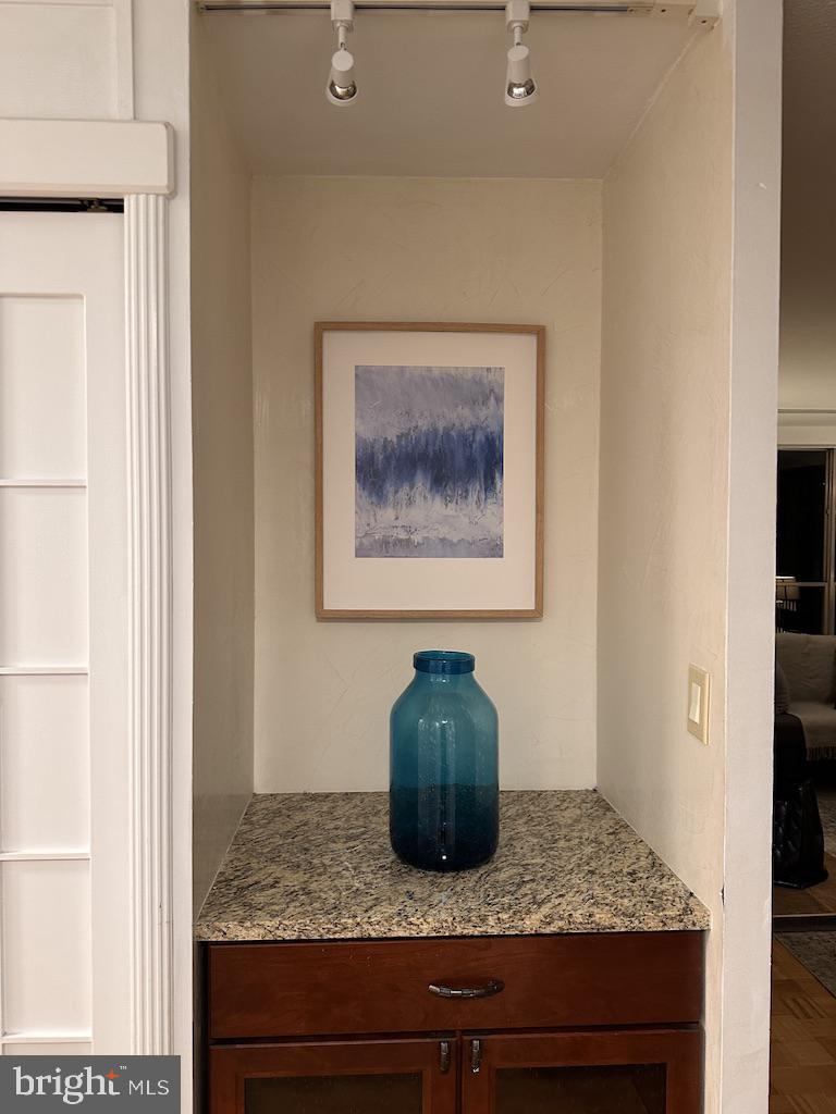 224-30 W Rittenhouse Sq #1805