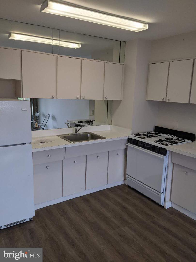 2401 Pennsylvania Ave #8c48