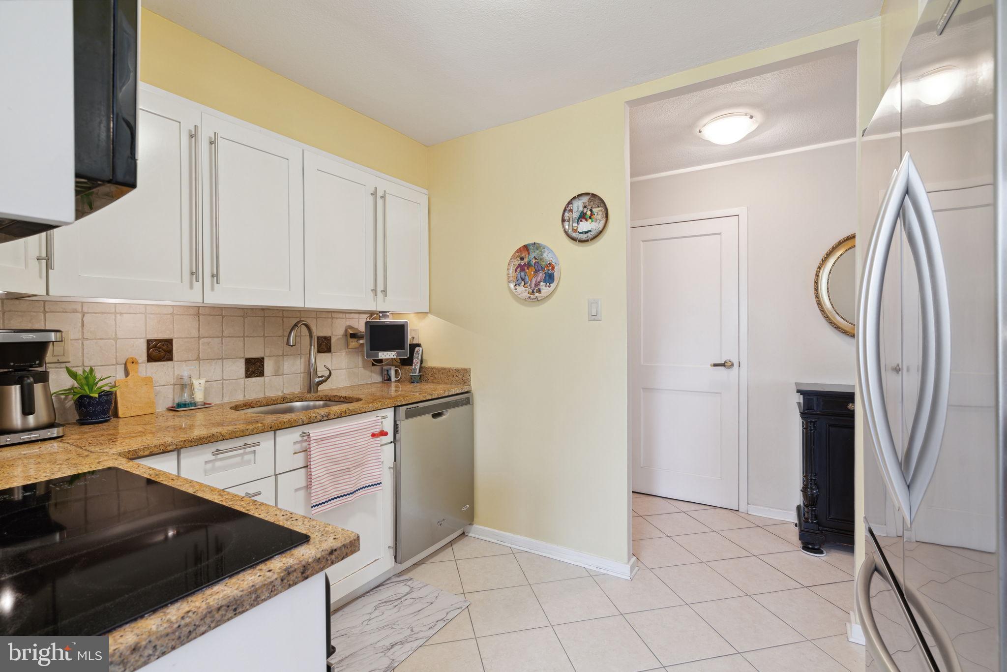 224-30 W Rittenhouse Sq #705