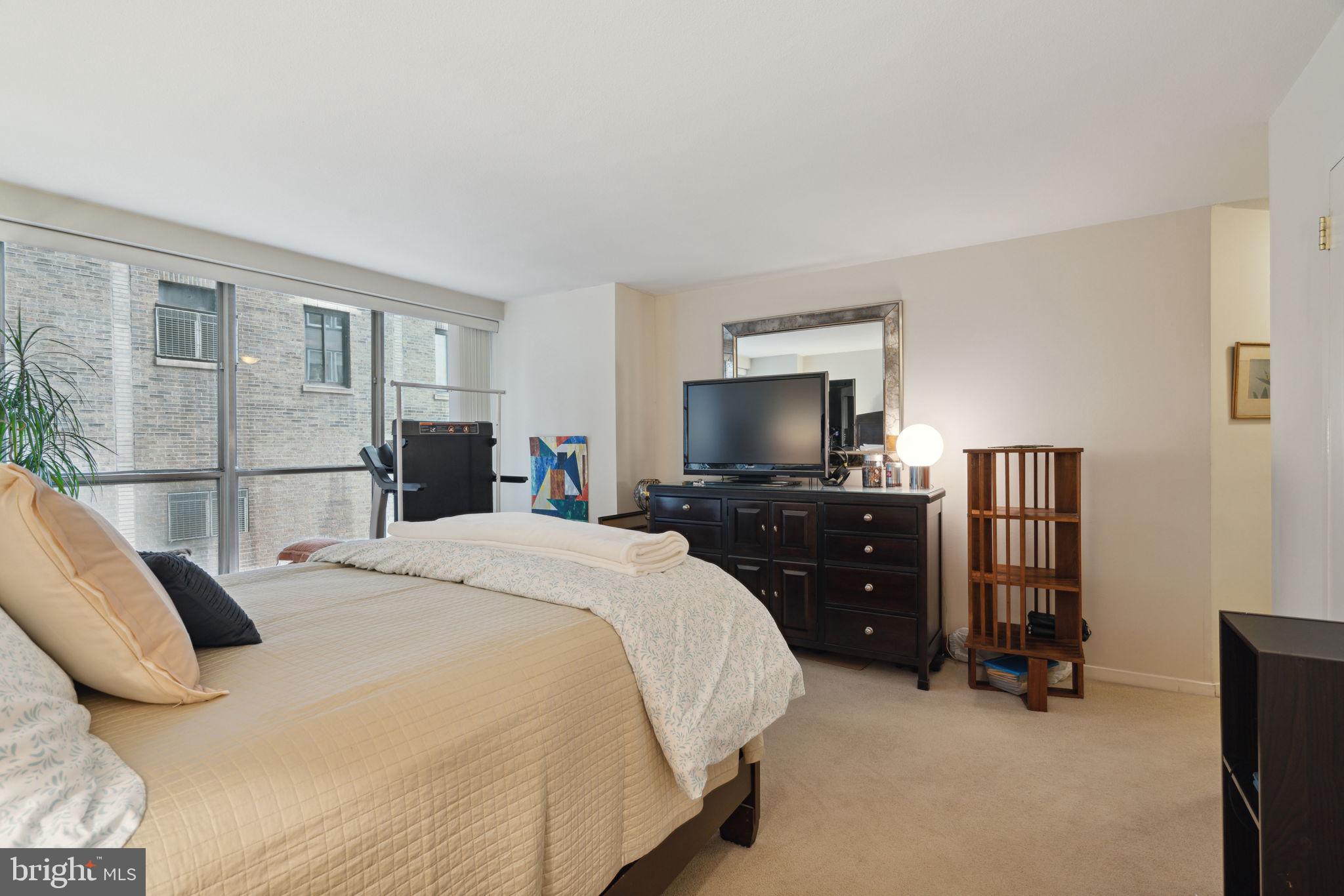 224-30 W Rittenhouse Sq #705