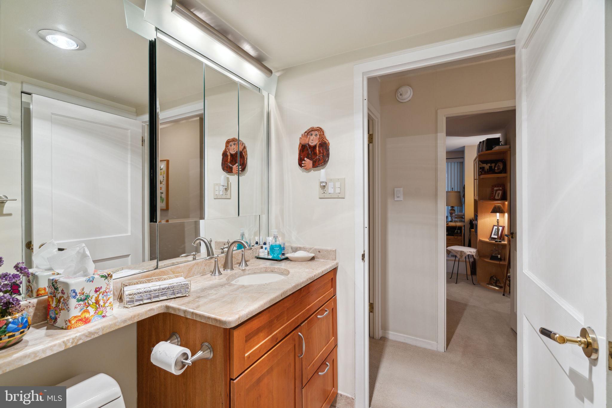224-30 W Rittenhouse Sq #705
