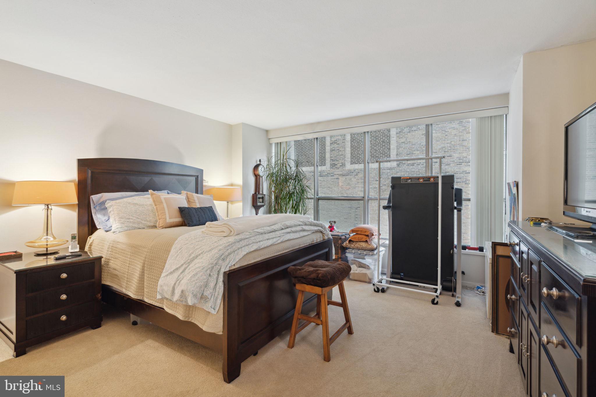 224-30 W Rittenhouse Sq #705