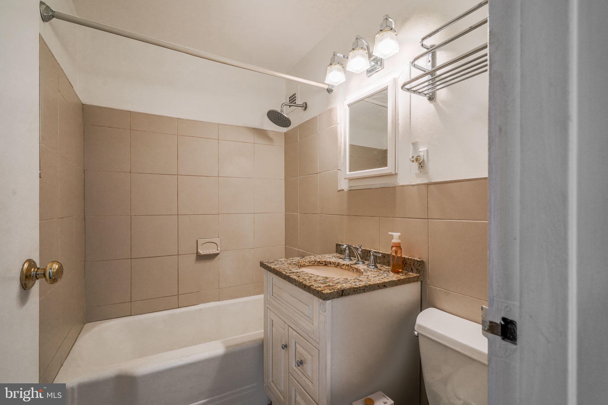 1806-18-18 Rittenhouse Sq #1406